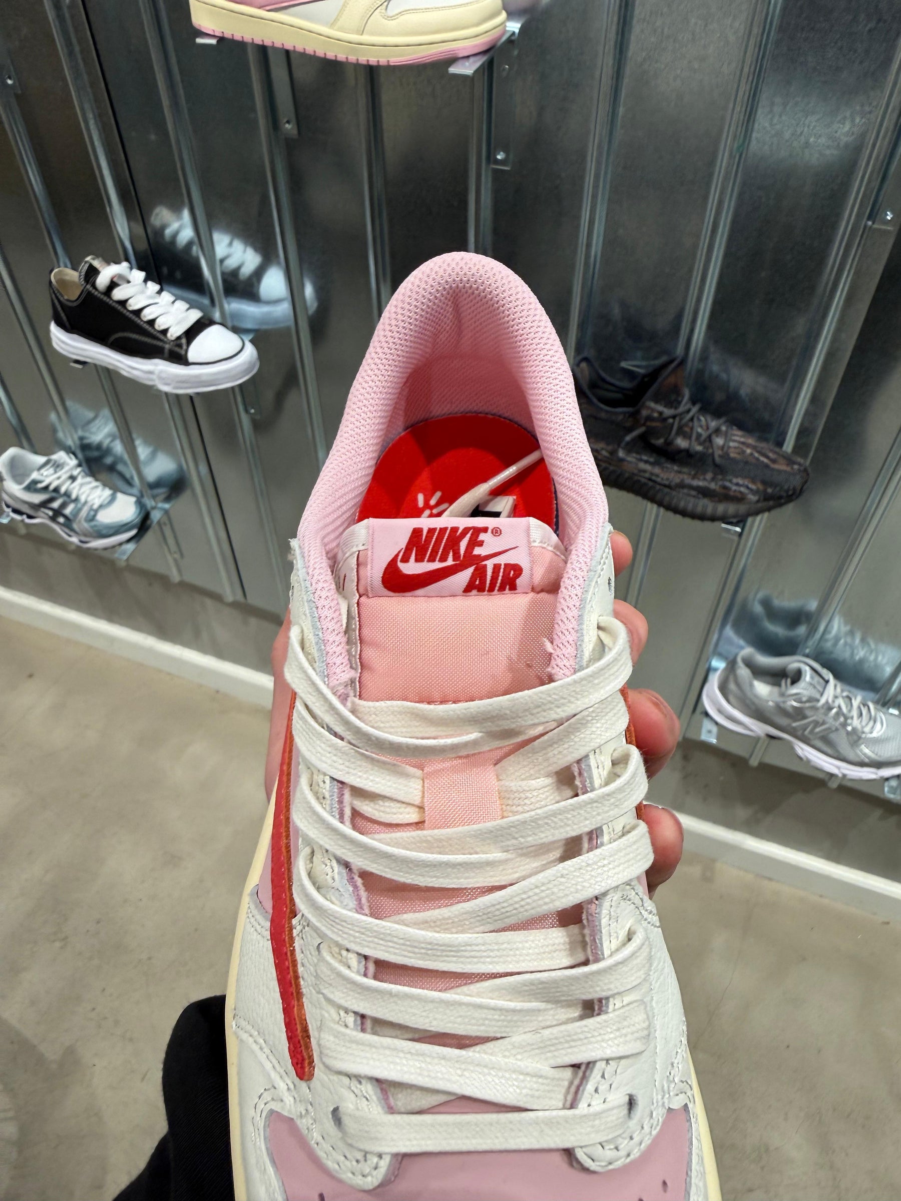 TROPICAL PINK TRAVIS SCOTT